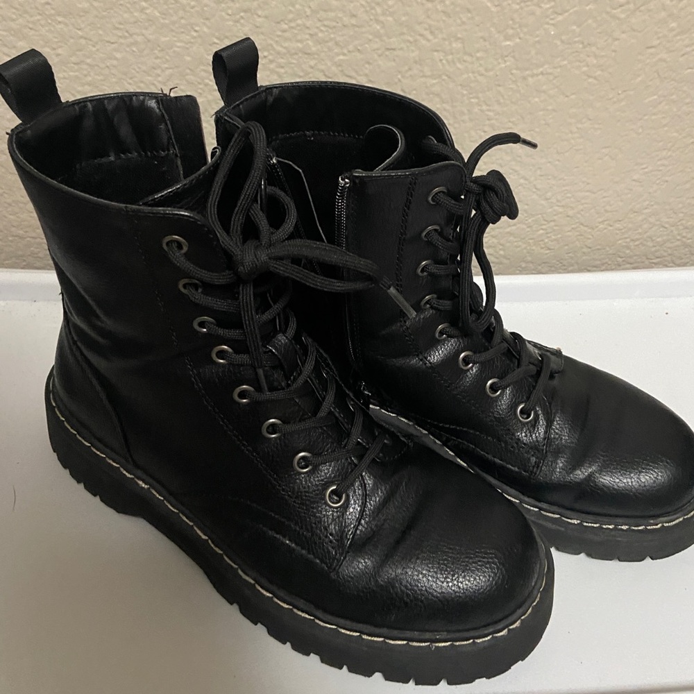 Black lug sole combat boots 7.5